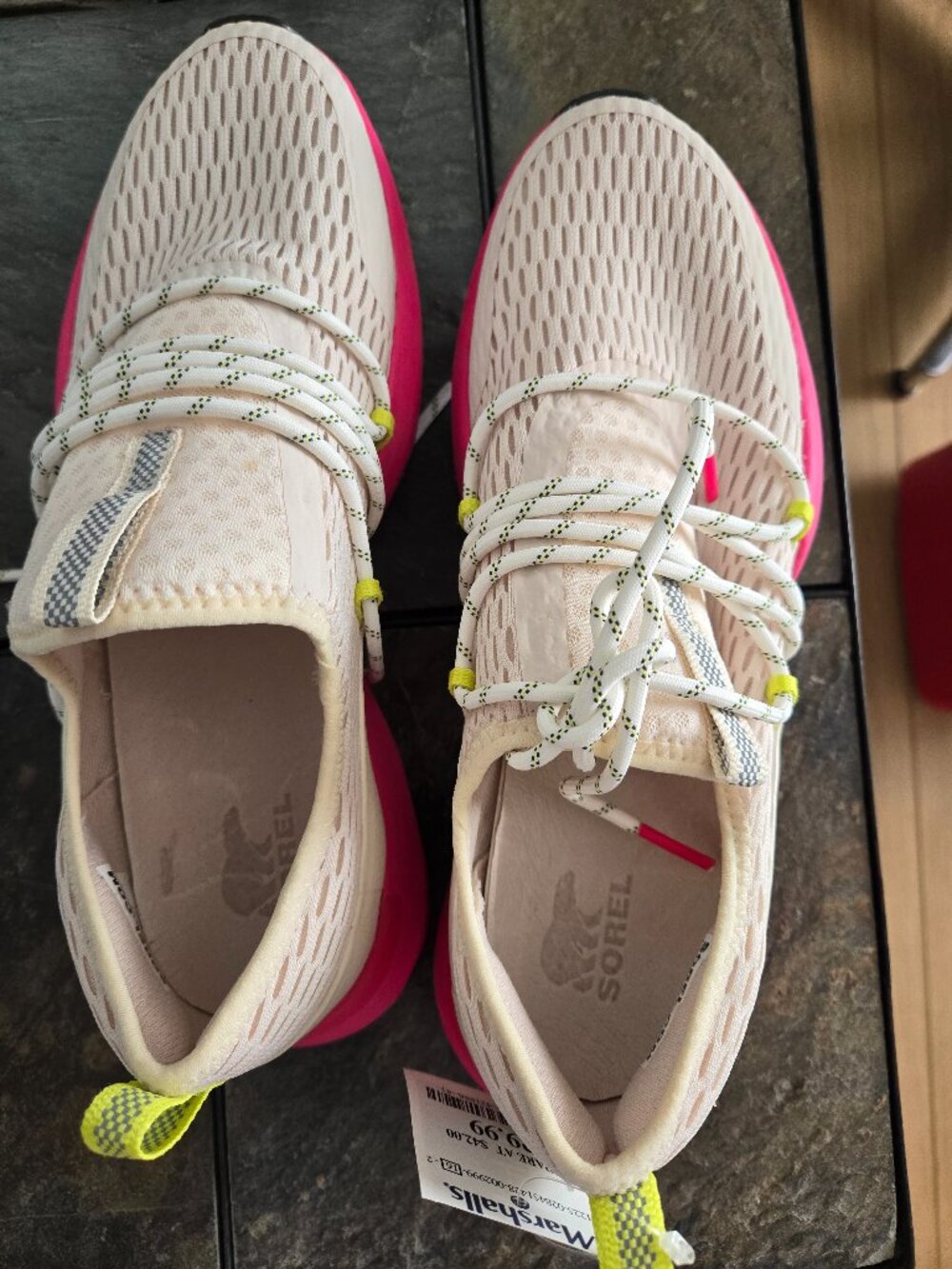 NWT Soral womans sneakers